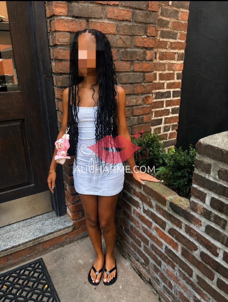 Dominatrice pénétration vaginale tout permis sans capote Koumassi