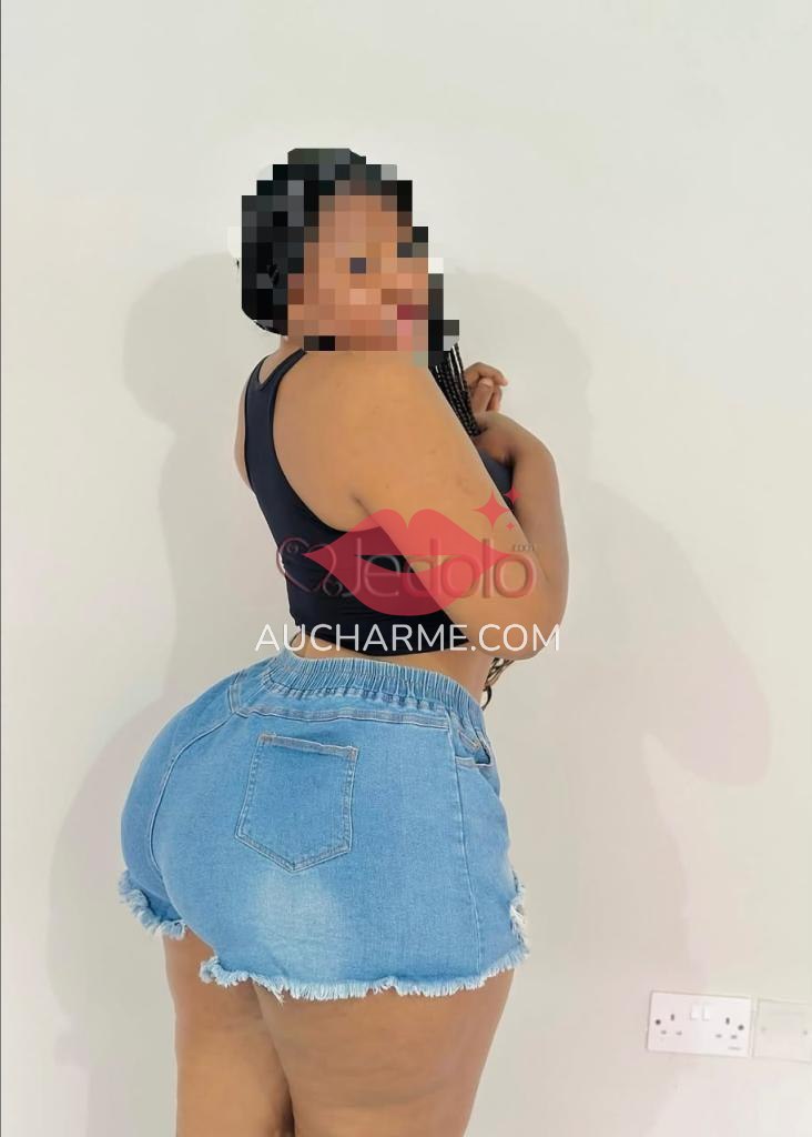 Je suis une jeune fille bien en forme je me déplace je fais massage bb